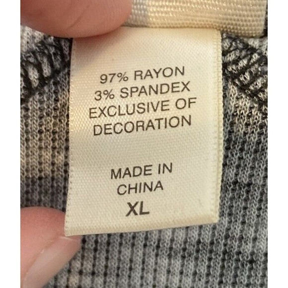 Daytrip Keyhole Floral Top Size XL Women’s Black - Picture 4 of 8